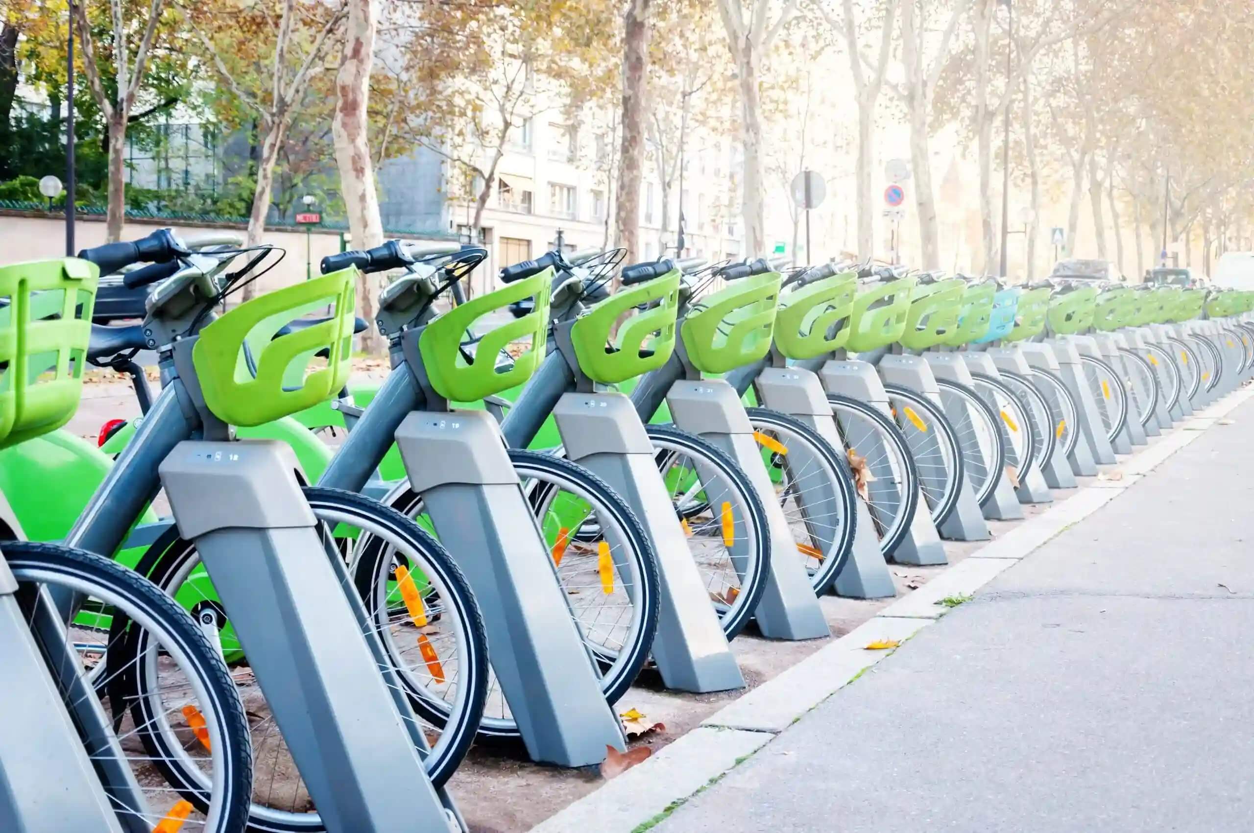 bikes on a line in paris - Bike Sharing questions 